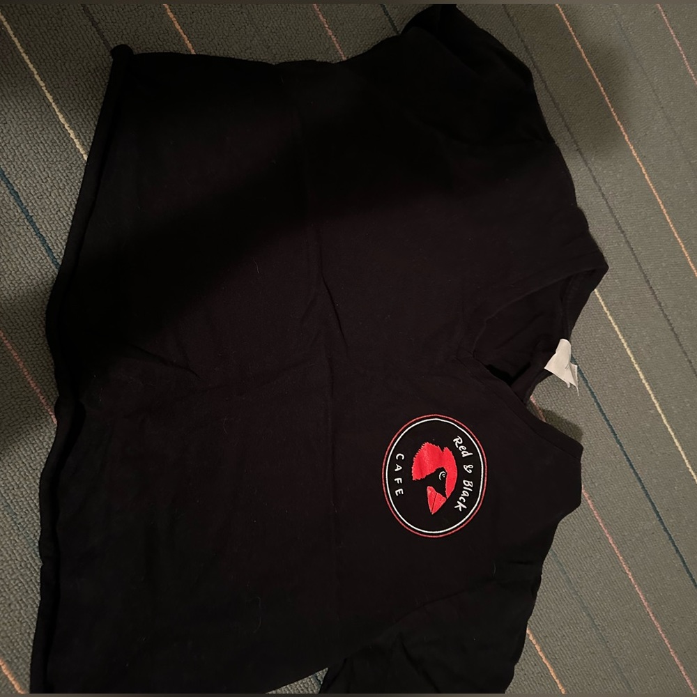 red&black cafe v neck crop top